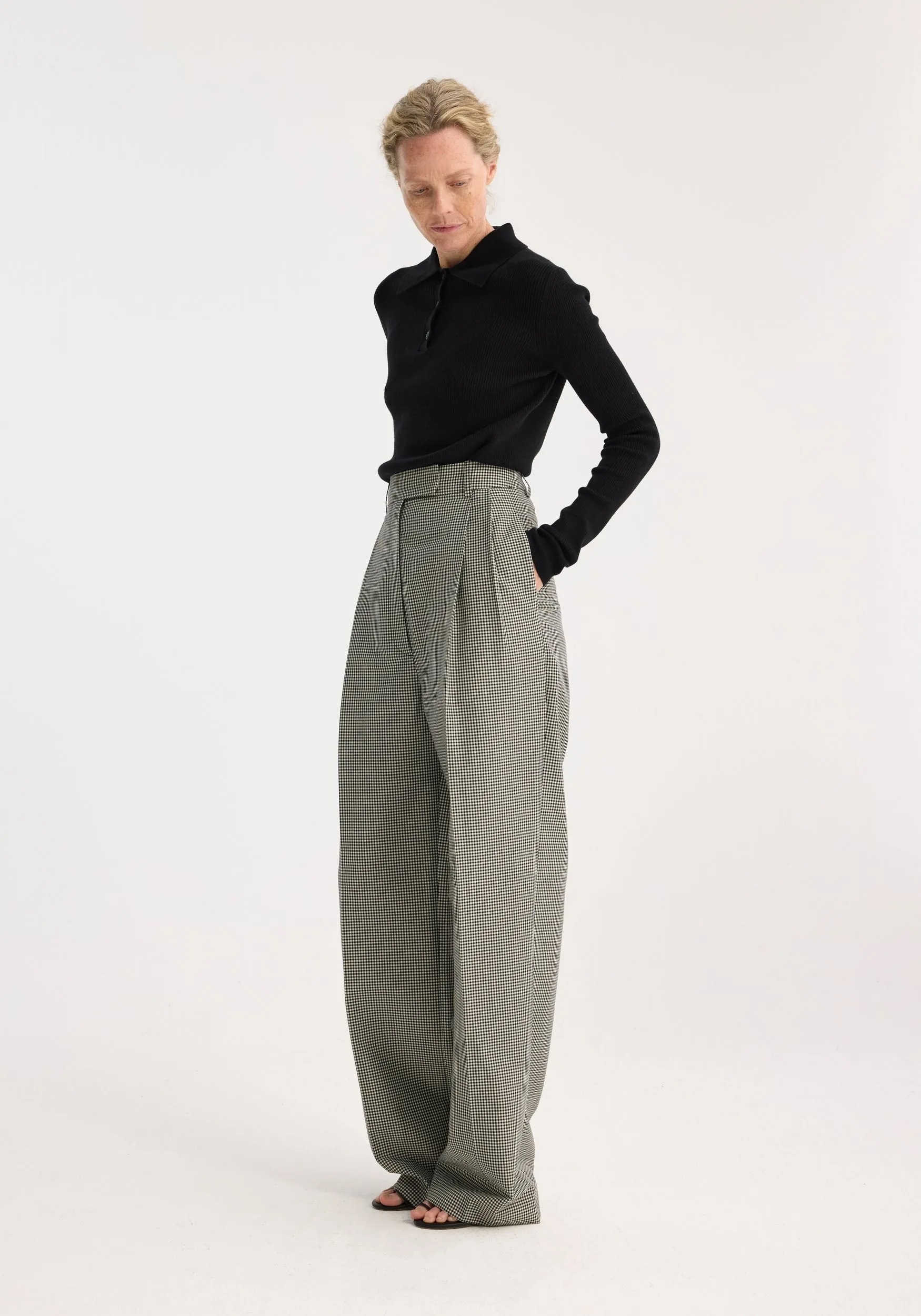 High-waist mini check trousers | cream / black small check