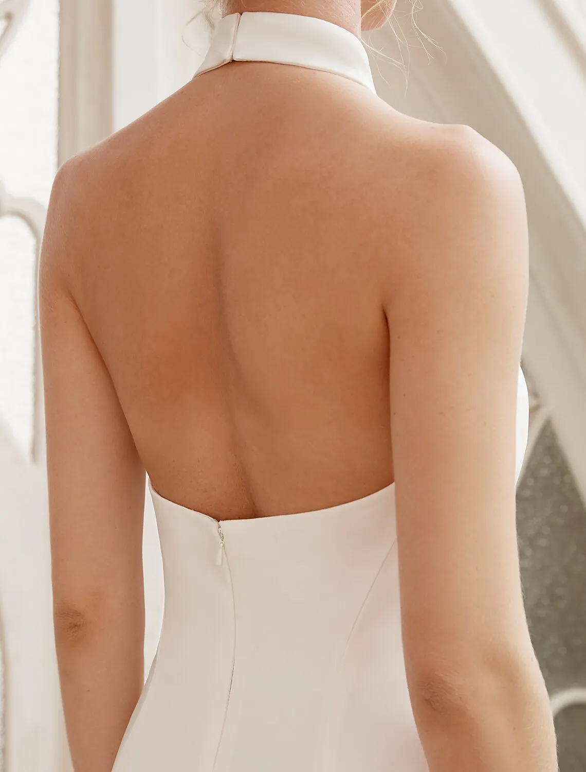 Luolandi Bridal Shower Casual Open Back Wedding Dresses Court Train Sheath / Column Regular Straps Halter Satin