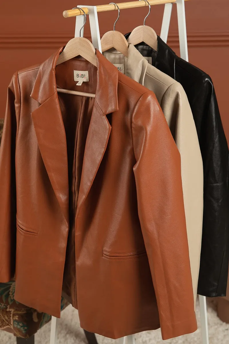 This stunning blazer is on trend and comes in a gorgeous camel color